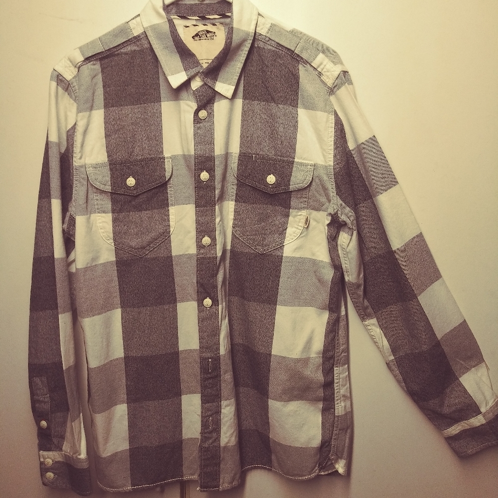 (Large) VANS off the wall flannel button up.